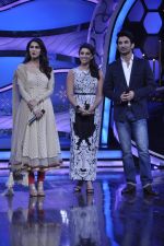 Parineeti Chopra, Sushant Singh Rajput, Vaani Kapoor on the sets of DID in Mumbai on 27th Aug 2013 (85).JPG